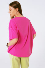 Load image into Gallery viewer, Fuchsia T-Shirt With Colored Bear